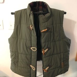 Woman’s quilted vest forest green
